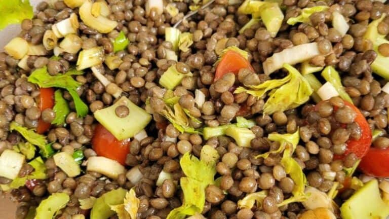 Linsen-Salat à la Tante Briggi — knackig, frisch & voller Protein