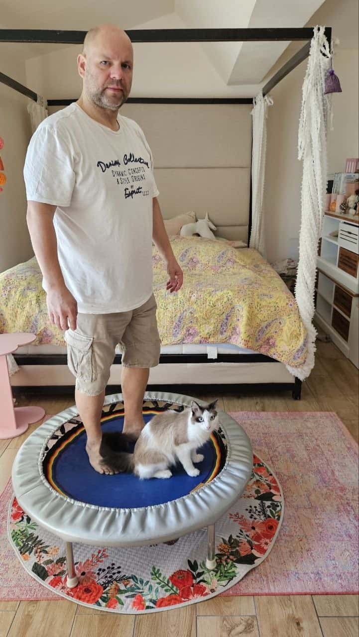 Tom auf dem Trampolin mit Kater Beppi - Bewegung und Stoffwechsel ankurbeln