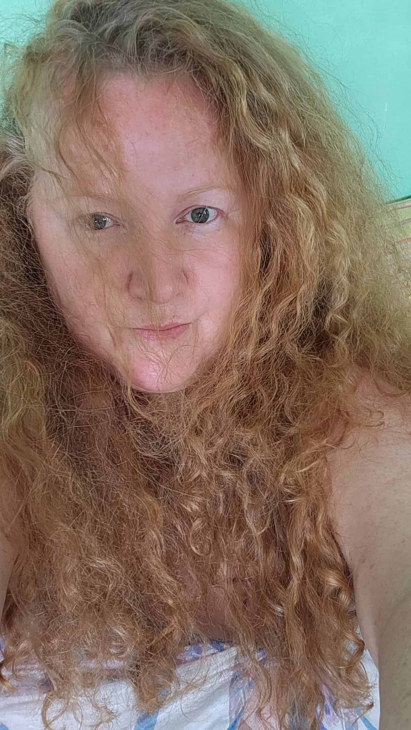 Feli von Feel Great Family — wilde Locken und ein Laecheln